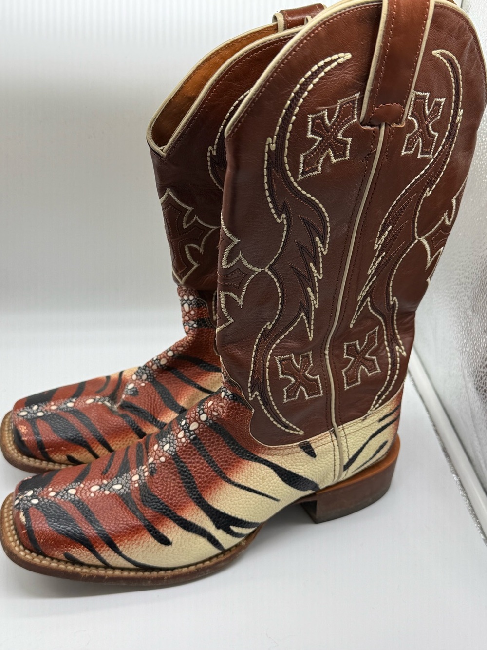 Nocona Sting Tiger Ray Western Boots in Brown and Tan women’s 9.5